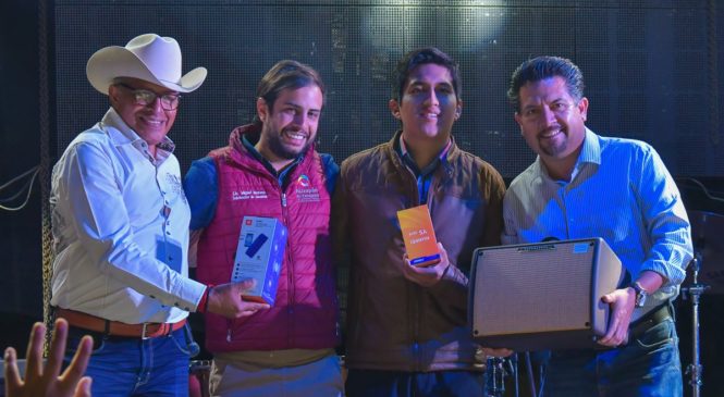 RECIBEN ATIZAPENSES DESTACADOS PREMIO MUNICIPAL DE LA JUVENTUD