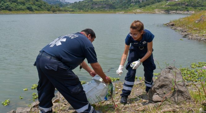 RETIRAN 500 KILOS DE RESIDUOS PLÁSTICOS DE LA PRESA MADÍN EN ATIZAPÁN