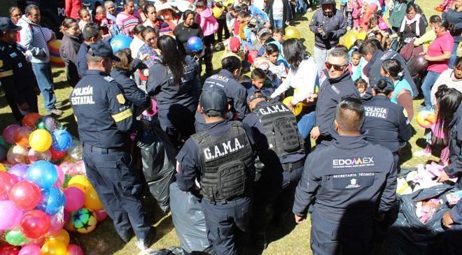 AUXILIAN A LOS REYES MAGOS PARA ENTREGAR JUGUETES A 600 NIÑOS DE ESCASOS RECURSOS