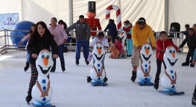 PERMANECE ABIERTA PISTA DE HIELO EN HUIXQUILUCAN