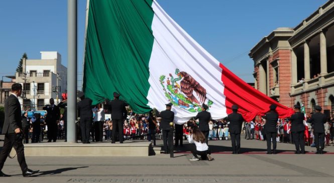 ALCALDE DE TLALNEPANTLA ENCABEZA EL DÍA DE LA BANDERA