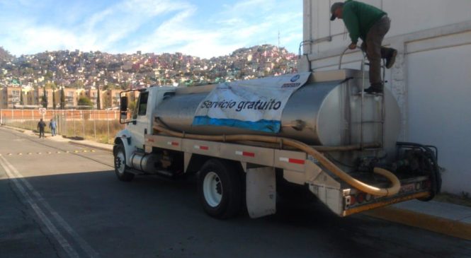 APOYAN CON SUMINISTRO DE AGUA A VECINOS DE LA UNIDAD ÁNGELES SAN JOSÉ EN TLALNEPANTLA