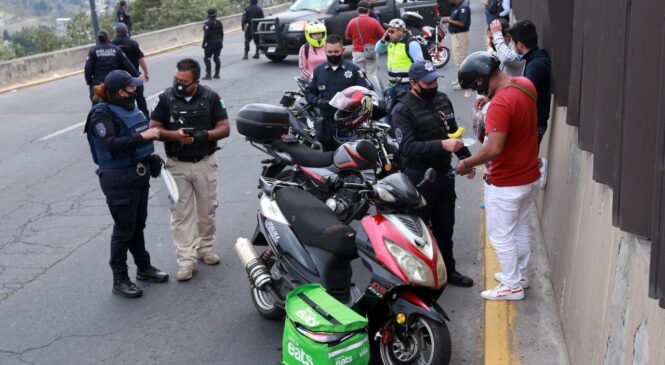 IMPIDE POLICÍA DE NAUCALPAN RODADA DE MOTOCICLISTAS