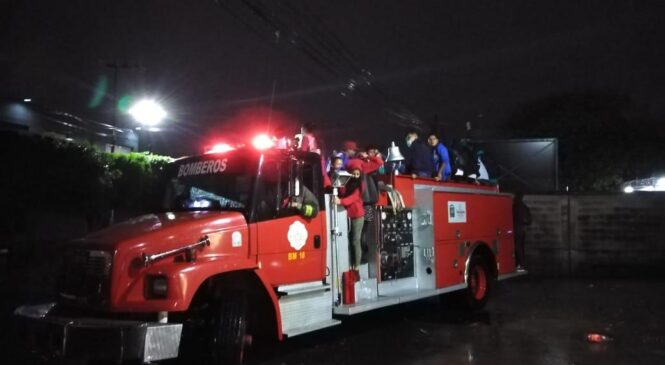 ATIENDEN EMERGENCIA DURANTE FUERTE LLUVIA EN TLALNEPANTLA