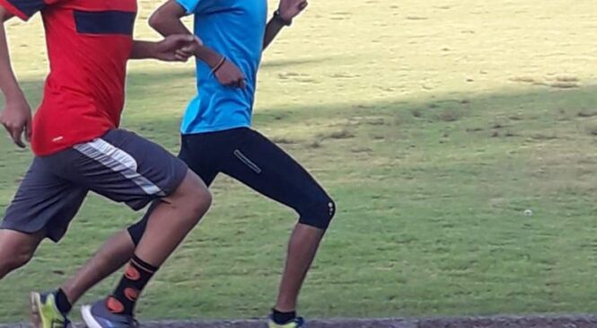 ENTRENA GRUPO DE ATLETISMO DE REYES HERNÁNDEZ EN PARQUE METROPOLITANO BICENTENARIO