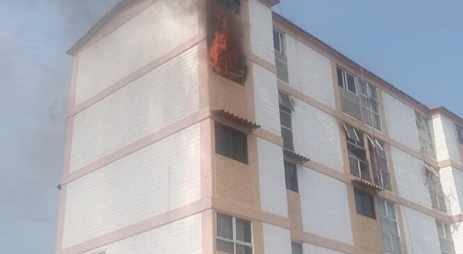 FIN DE SEMANA CON INCENDIO DE PASTIZAL Y EN EL CUARTO PISO DE UN EDIFICIO DE ATIZAPÁN