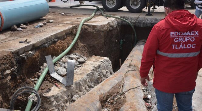 REPARA LA CAEM FUGA DE AGUA POTABLE EN UNA LÍNEA DEL SISTEMA LERMA-CUTZAMALA, A LA ALTURA DE NAUCALPAN