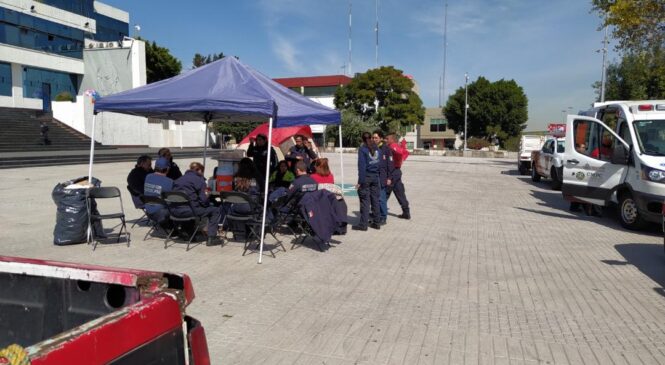 A UNOS DÍAS DEL TERCER INFORME DE GOBIERNO DE NAUCALPAN CONTINUÁN LOS PLANTONES EN LA EXPLANADA MUNICIPAL, AHORA PROTECCIÓN CIVIL DEMANDA EL PAGO DE SUS QUINCENAS