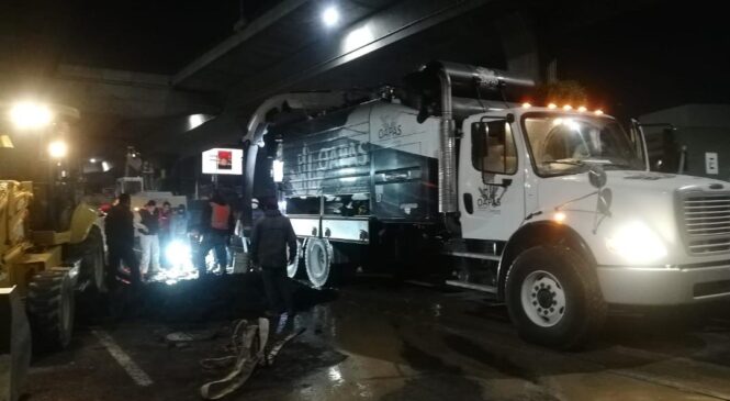 EN UN DÍA QUEDA REPARADA FUGA DE AGUA EN CARRILES CENTRALES DE PERIFÉRICO