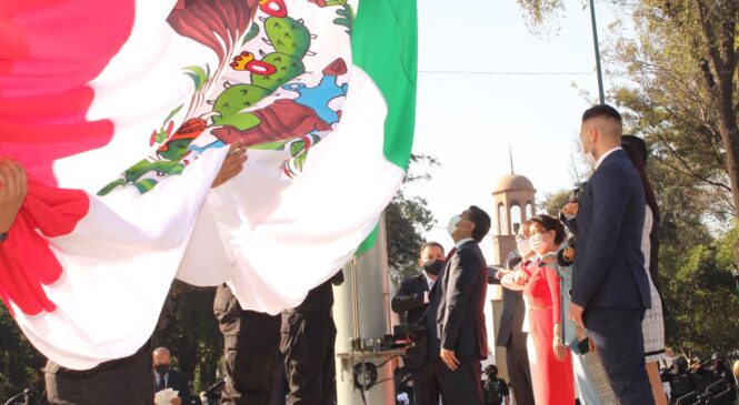 CONMEMORA TLALNEPANTLA EL DÍA DE LA BANDERA