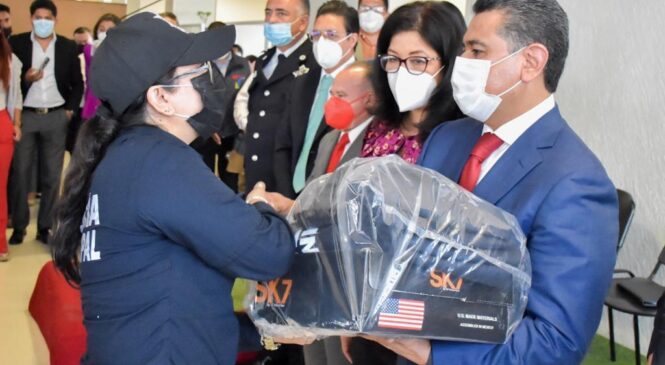 ENTREGAN 2 MIL 600 UNIFORMES AL PERSONAL DE SEGURIDAD PÚBLICA Y TRÁNSITO DE TLALNEPANTLA