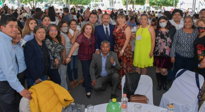 CELEBRA ALCALDE PEDRO RODRÍGUEZ A MAESTROS ESTATALES Y FEDERALES