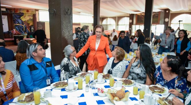 RECONOCE Y CELEBRA ANGÉLICA MOYA LA LABOR DE MAESTRAS Y MAESTROS