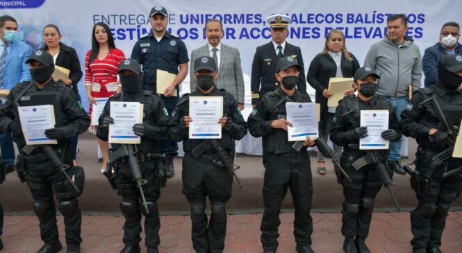 ENTREGA PEDRO RODRÍGUEZ UNIFORMES, CHALECOS BALÍSTICOS Y ESTÍMULOS  A POLICÍAS DE ATIZAPÁN