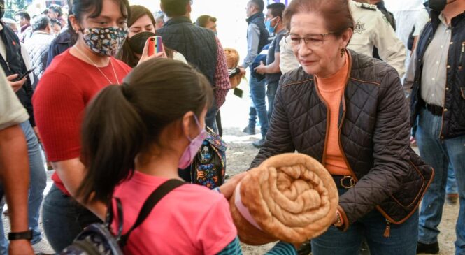 ENTREGA ANGÉLICA MOYA APOYOS A FAMILIAS VULNERABLES DE CHIMALPA