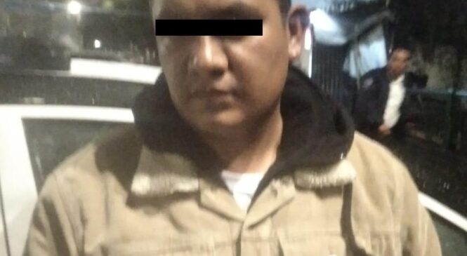 DETIENEN A POLICÍA DE NAUCALPAN POR  INTENTAR EXTORSIONAR A UN AUTOMOVILISTA CON 45 MIL PESOS