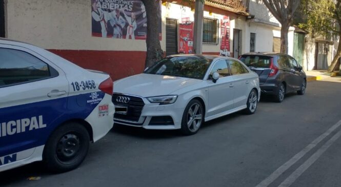 POLICÍA DE NAUCALPAN RECUPERA DOS AUTOS ROBADOS CON VIOLENCIA