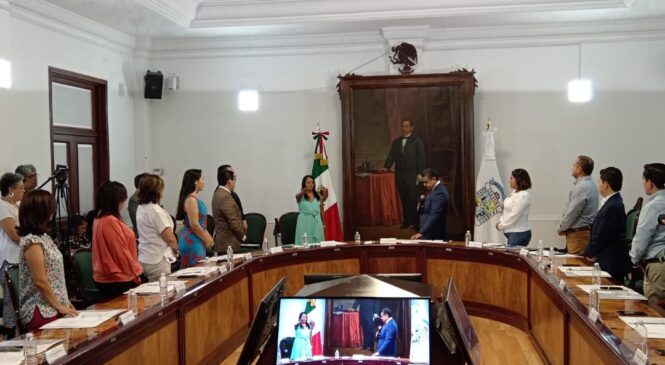 TONY RODRÍGUEZ TOMA PROTESTA A VERÓNICA GÓMEZ SÁNCHEZ COMO DEFENSORA MUNICIPAL DE LOS DERECHOS HUMANOS 