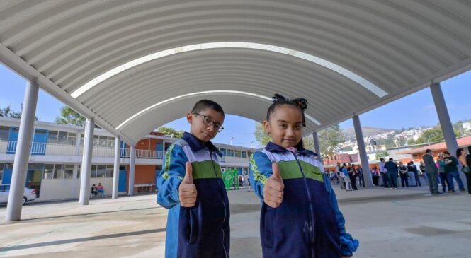 CONCLUYEN CICLO ESCOLAR ALUMNOS DE LA ESCUELA JOSÉ CLEMENTE OROZCO CON ARCOTECHO NUEVO