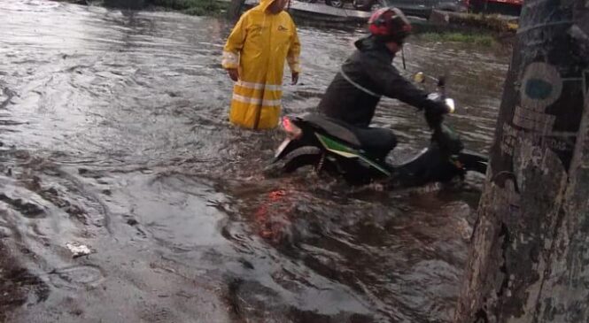 ANTE INTENSAS LLUVIAS SE REGISTRAN ENCHARCAMIENTOS Y ANEGACIONES EN TLALNEPANTLA