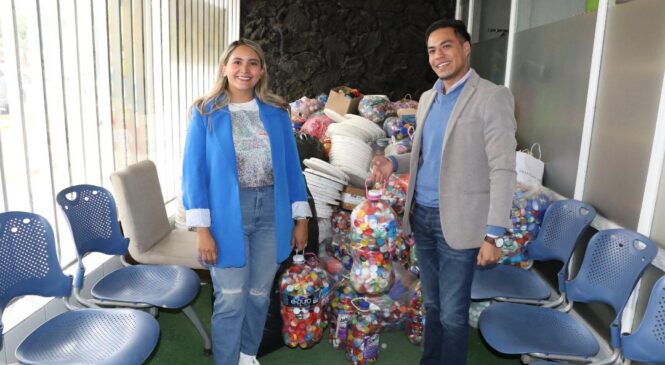 DONA HUIXQUILUCAN MILES DE TAPITAS DE PLÁSTICO PARA APOYAR TRATAMIENTOS DE NIÑOS Y JÓVENES CON CÁNCER