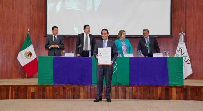 RECIBE EL DIPUTADO ENRIQUE VARGAS DIPLOMA DE MAESTRO EN ADMINISTRACIÓN PÚBLICA 