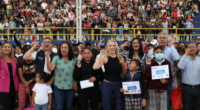 HUIXQUILUCAN ENTREGA DE 12 MIL BECAS A ESTUDIANTES DE TODOS LOS NIVELES EDUCATIVOS