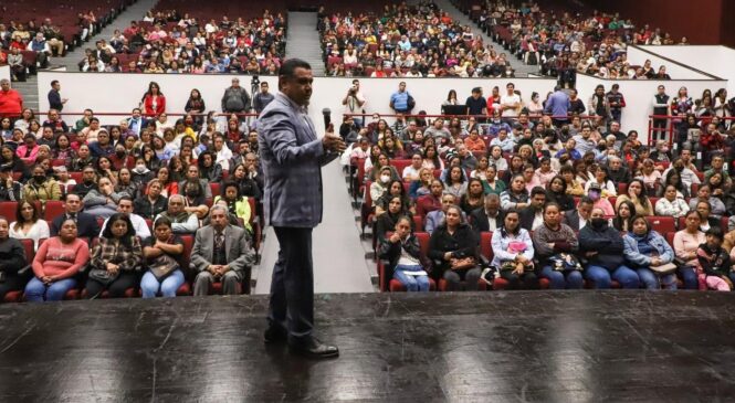 TONY RODRÍGUEZ ENTREGA APOYOS A  SOCIEDADES DE PADRES DE FAMILIA PARA EL ASEO EN ESCUELAS PÚBLICAS DE NIVEL BÁSICO EN TLALNEPANTLA