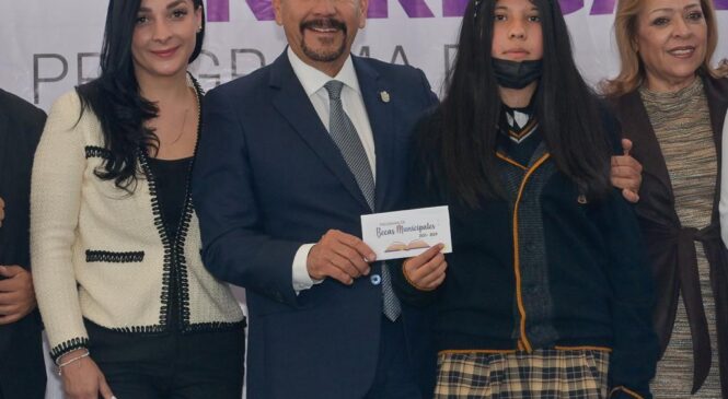 ENTREGA PEDRO RODRÍGUEZ MÁS DE 8 MIL BECAS MUNICIPALES PARA APOYAR EL DESARROLLO ESTUDIANTIL