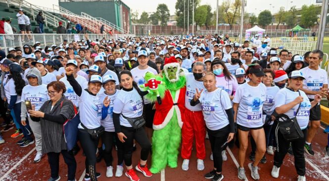 MÁS DE DOS MIL PERSONAS PARTICIPARON EN LA CARRERA DEL PAVO DE NAUCALPAN