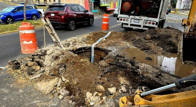 SECRETARÍA DEL AGUA ATIENDE FUGA HÍDRICA EN TOLUCA