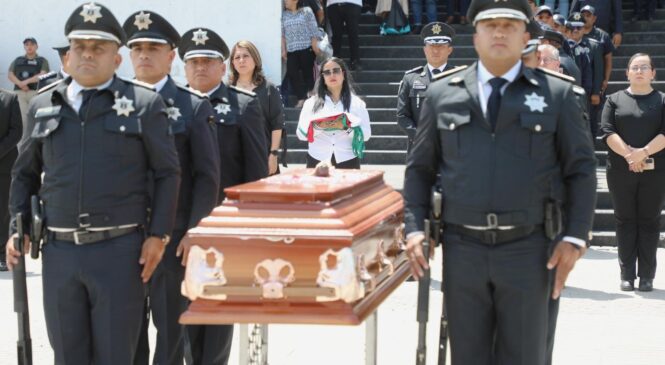 RINDEN HOMENAJE A POLICÍA DE NAUCALPAN QUE MURIÓ EN CUMPLIMIENTO DEL DEBER
