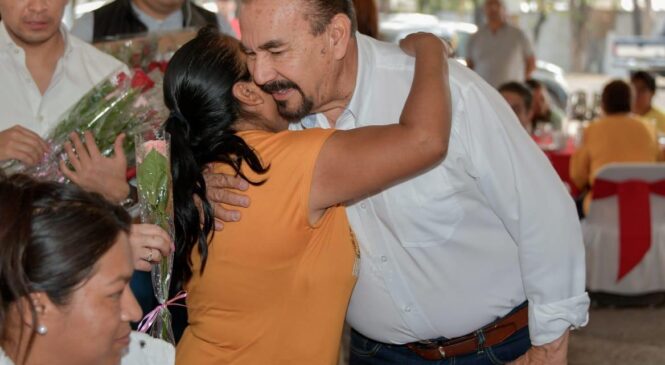 PEDRO RODRÍGUEZ FELICITA A LAS MAMÁS EN SU DÍA Y ELLAS LE EXPRESAN SU APOYO RUMBO A LAS ELECCIONES DEL 2 DE JUNIO