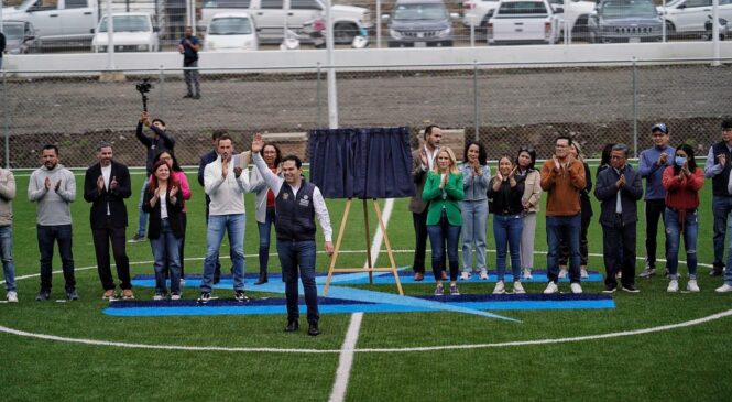 ACOMPAÑA ENRIQUE VARGAS LA INAUGURACIÓN DE LA CANCHA DE FÚTBOL 9 EN HUIXQUILUCAN