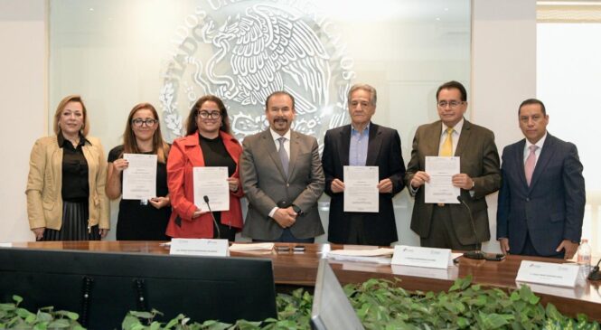 PEDRO RODRÍGUEZ TOMA PROTESTA A  INTEGRANTES DE LA COMISIÓN DE SELECCIÓN MUNICIPAL ANTICORRUPCIÓN DE ATIZAPÁN