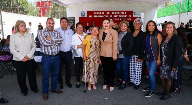 EN EL “DÍA DE DAR”, DIF TLALNEPANTLA Y CENTURY 21 ENTREGAN APOYOS A CIUDADANOS EN SITUACIÓN VULNERABLE