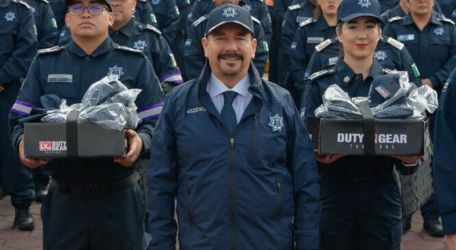 ENTREGA PEDRO RODRÍGUEZ UNIFORMES Y CHALECOS BALÍSTICOS A POLICÍAS MUNICIPALES