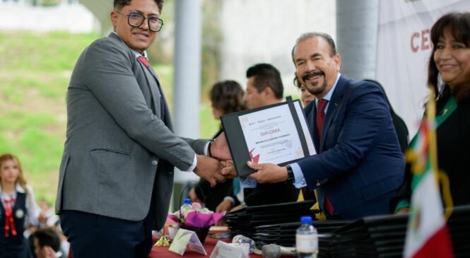 PEDRO RODRÍGUEZ, PADRINO DE GENERACIÓN DE MÁS DE 6 MIL ESTUDIANTES ATIZAPENSES