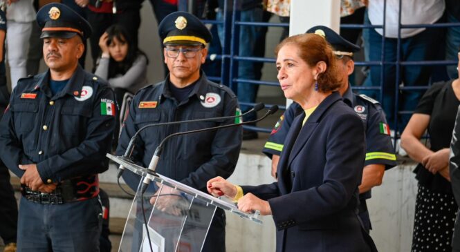 ENTREGA ANGÉLICA MOYA ESTÍMULOS ECONÓMICOS Y EQUIPO A BOMBEROS