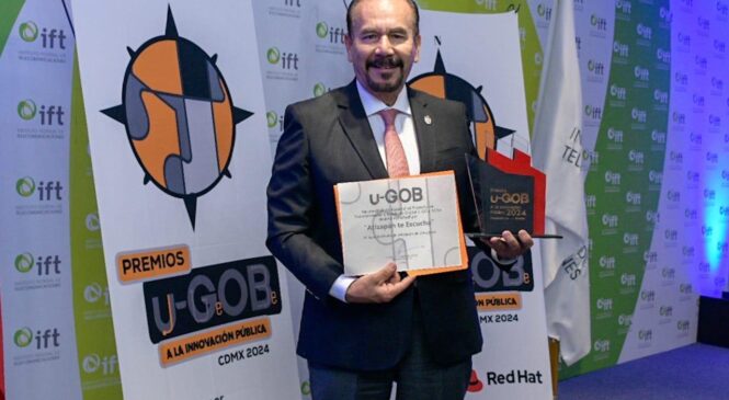 RECIBE PEDRO RODRÍGUEZ PREMIO U-GOB POR EL DESARROLLO DE LA APLICACIÓN ‘ATIZAPÁN TE ESCUCHA’