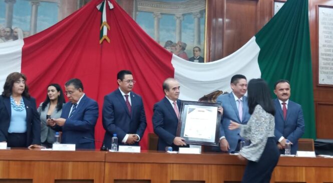 ENTREGA CONGRESO MEXIQUENSE PERGAMINO Y MEDALLA AL RECONOCIMIENTO DOCENTE 2024