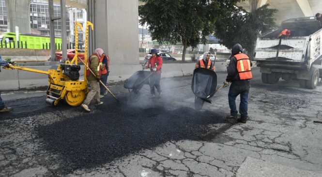 REPARA GOBIERNO DE NAUCALPAN MÁS DE 100 BACHES EN LATERALES DE PERIFÉRICO