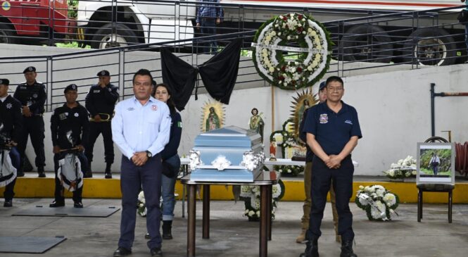 CON HOMENAJE DESPIDEN A ELEMENTO DE PROTECCIÓN CIVIL DE NAUCALPAN QUE MURIÓ AL CUMPLIR SU DEBER