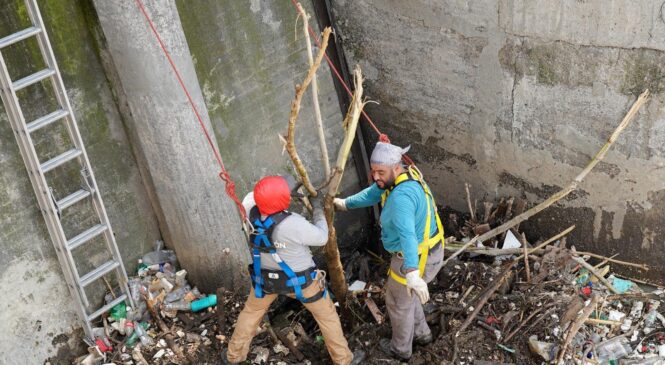 CONTINÚA GOBIERNO DE TONY RODRÍGUEZ CON LA LIMPIEZA DEL RIO TLALNEPANTLA Y REPARANDO LA INFRAESTRUCTURA HIDRÁULICA