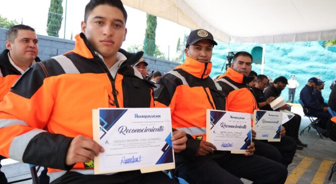 ENTREGA HUIXQUILUCAN RECONOCIMIENTOS A PERSONAL DE EMERGENCIAS POR SU LABOR EN LA ATENCIÓN DE DESLAVES