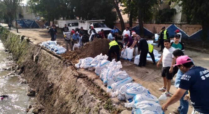 MANTIENEN ACCIONES PREVENTIVAS ANTE TAPONAMIENTO EN LA PRESA  LOS CUARTOS EN NAUCALPAN