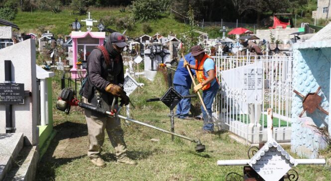 HUIXQUILUCAN LIMPIA Y DA MANTENIMIENTO A PANTEONES PARA CELEBRACIÓN DEL “DÍA DE MUERTOS”