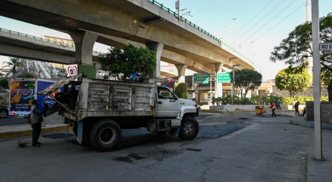 REPARA GOBIERNO MUNICIPAL BACHES EN VIALIDADES PRINCIPALES DE NAUCALPAN