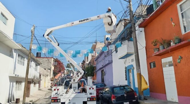 NAUCALPAN SIGUE TRABAJANDO PARA TENER COMUNIDADES MEJOR ILUMINADAS