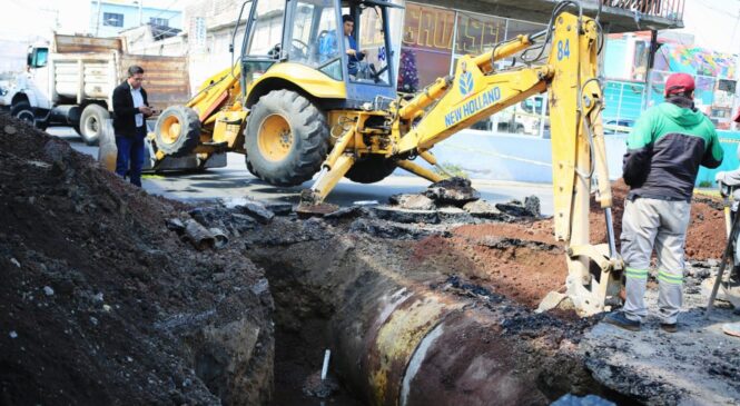 CLAUSURAN EN ECATEPEC TOMA CLANDESTINA EN TUBERIA DE AGUA POTABLE DE UN METRO DE DIÁMETRO